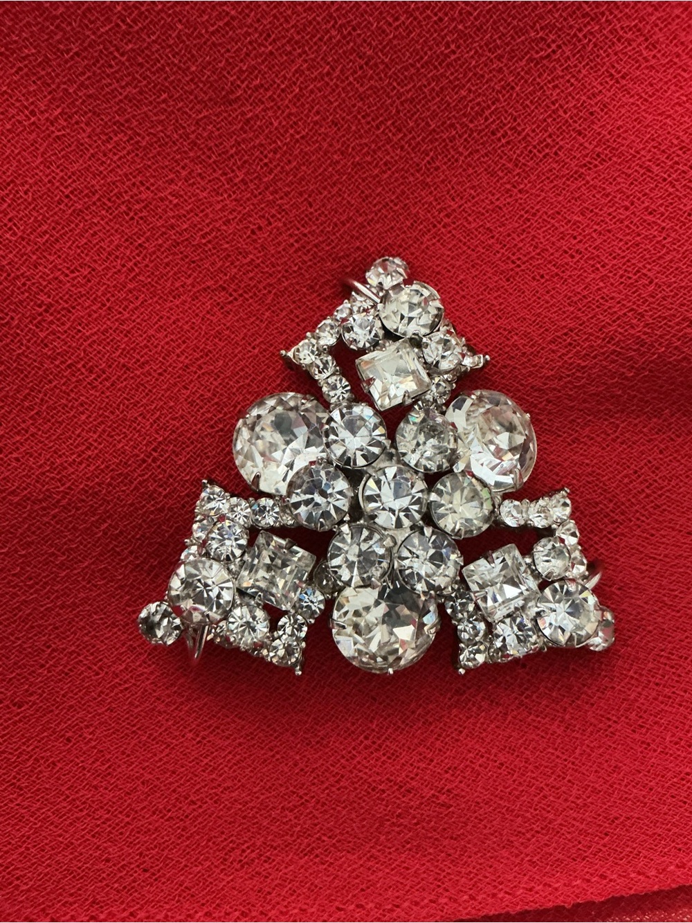 Clear Crystal Cluster Brooch in Silver-Tone – Sparkling Accent